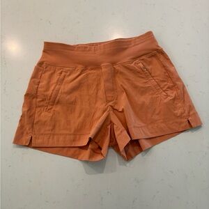 ATHLETA Trekkie North Short Size 6 Medium Dusty Apricot - Coral Orange Running